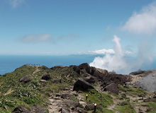 Fumerolles au sommet de la Soufrière